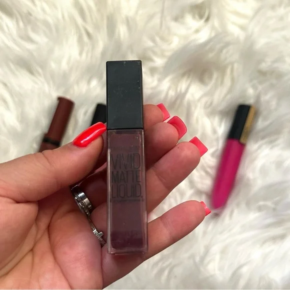 Bundle of lipstick and lip gloss set - Picture 7 of 8